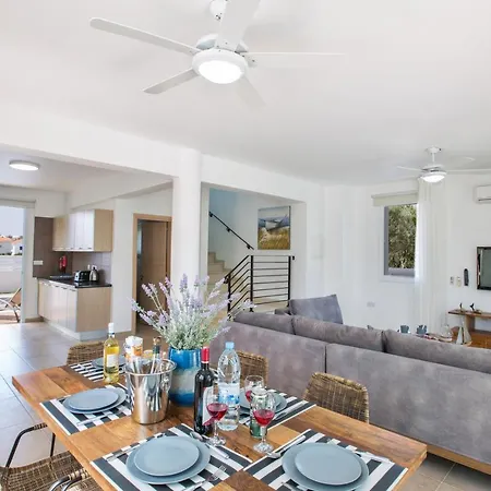 Katerina Luxury פרוטאראס