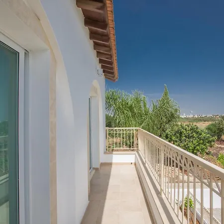 Katerina Luxury פרוטאראס